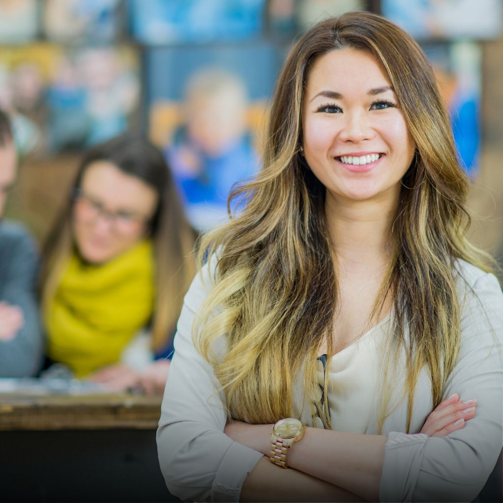 Trabajadora oficina. trabaja con nosotros Vemubi